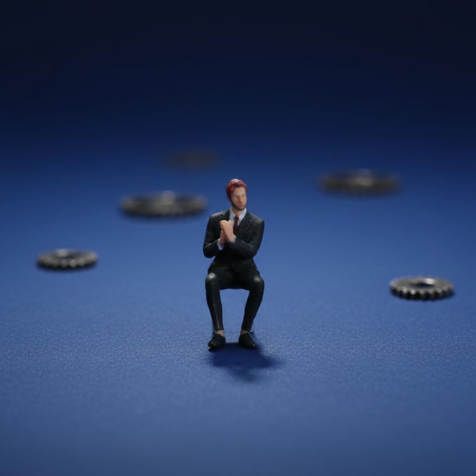 1:64 Scale Sitting Man Figure  - огляд і ціна Men Accessories For Suit